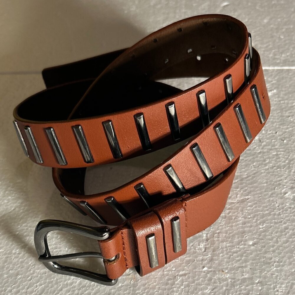 Brown leather belt SZ M Pewter silver grommet details essential old money